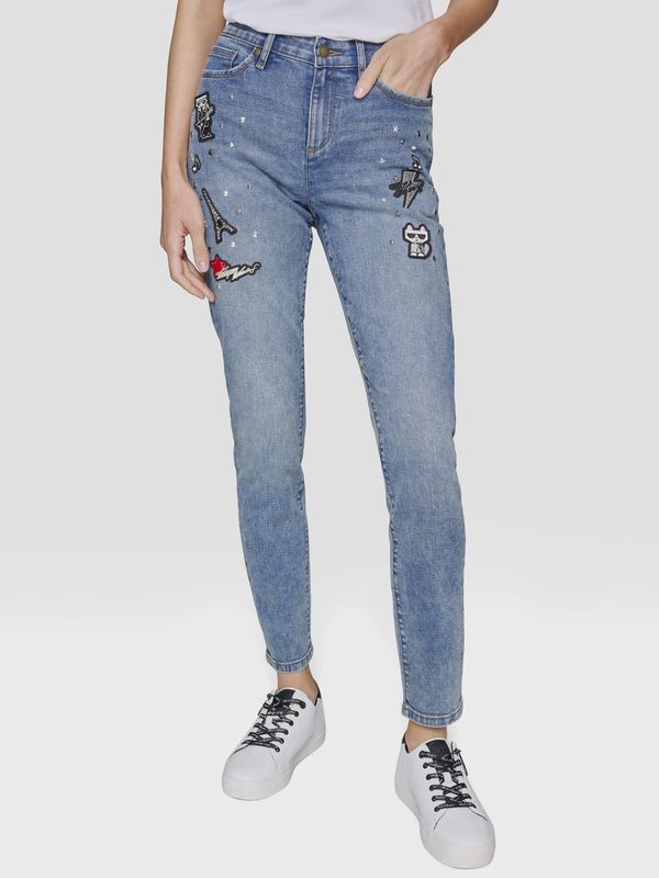 Jeans con parches distintivos