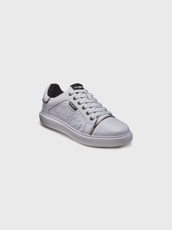 Zapatillas con perfil de KARL grabado