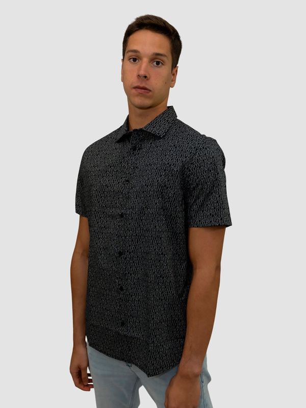 Camisa con estampado total