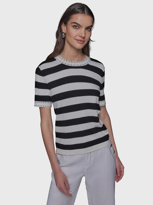 Sweater de rayas con cuello redondo