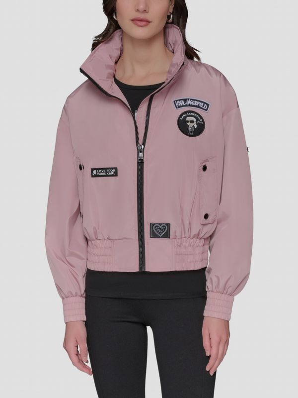 Chaqueta bomber con parches distintivos