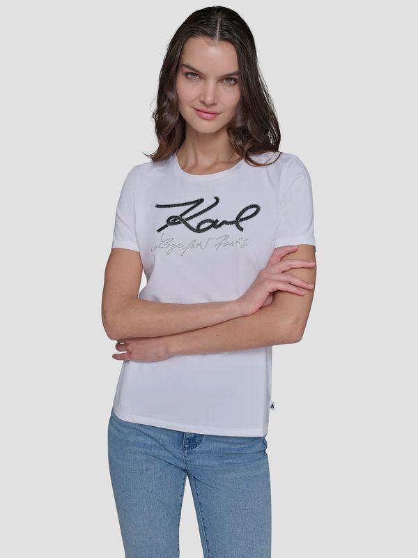 Polera con logotipo bordado