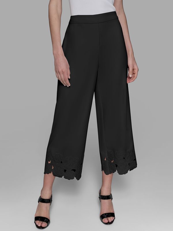 Pantalón con detalles bordados florales