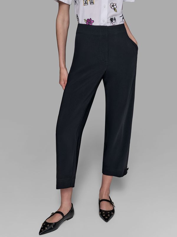 Pantalón con con detalles en el bajo