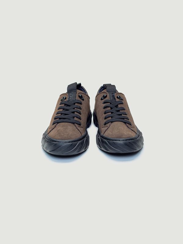 Zapatillas de gamuza de perfil bajo con logo bordado